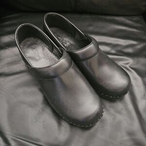 L.L. BEAN Nursing Doctor Occupational  Clogs Leather Shoes WOMENS Sz6.5 US